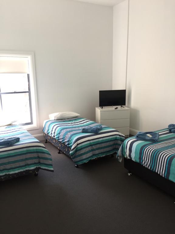 Crown Inn Hotel Kingston Se Екстер'єр фото