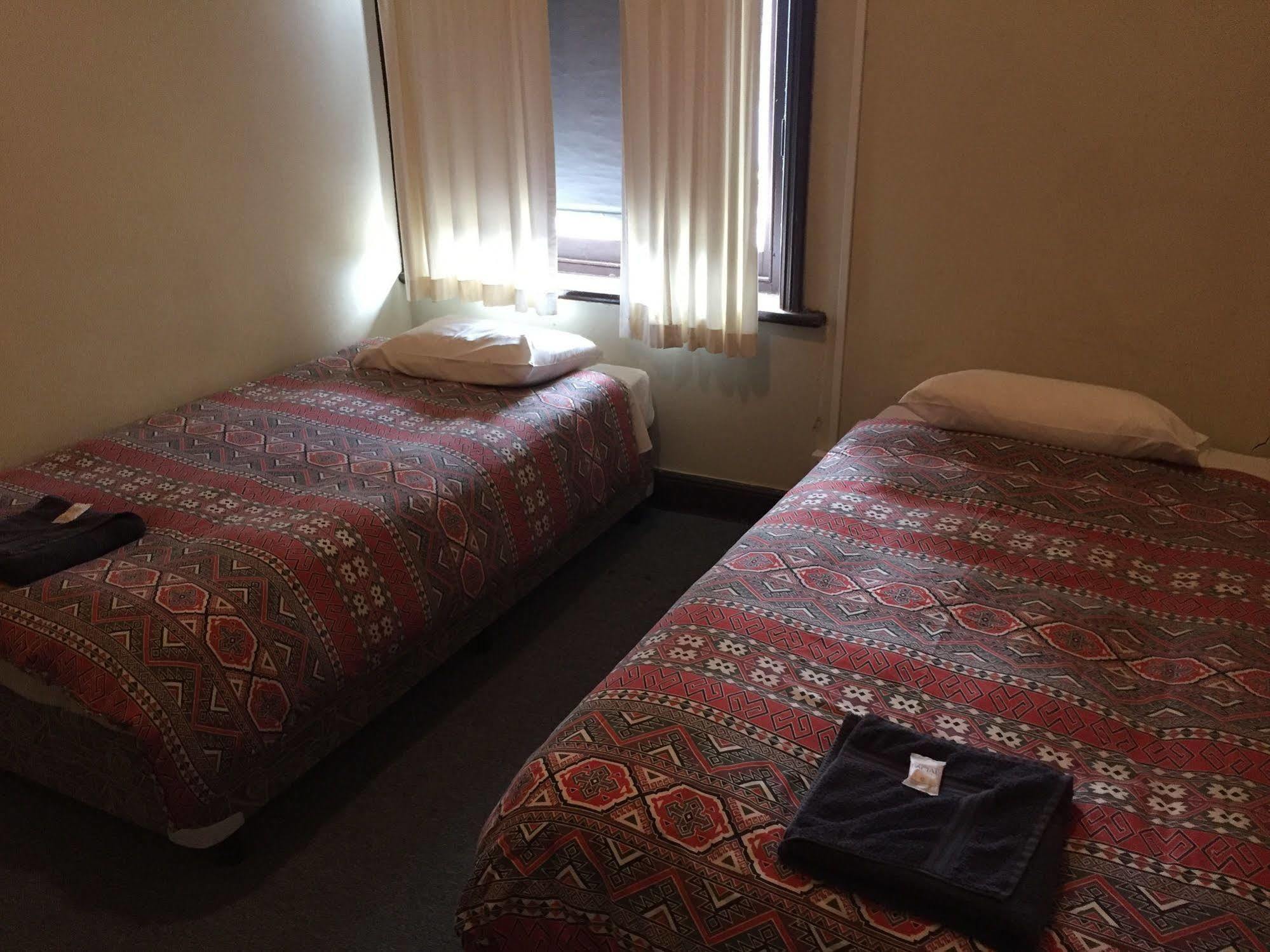 Crown Inn Hotel Kingston Se Екстер'єр фото