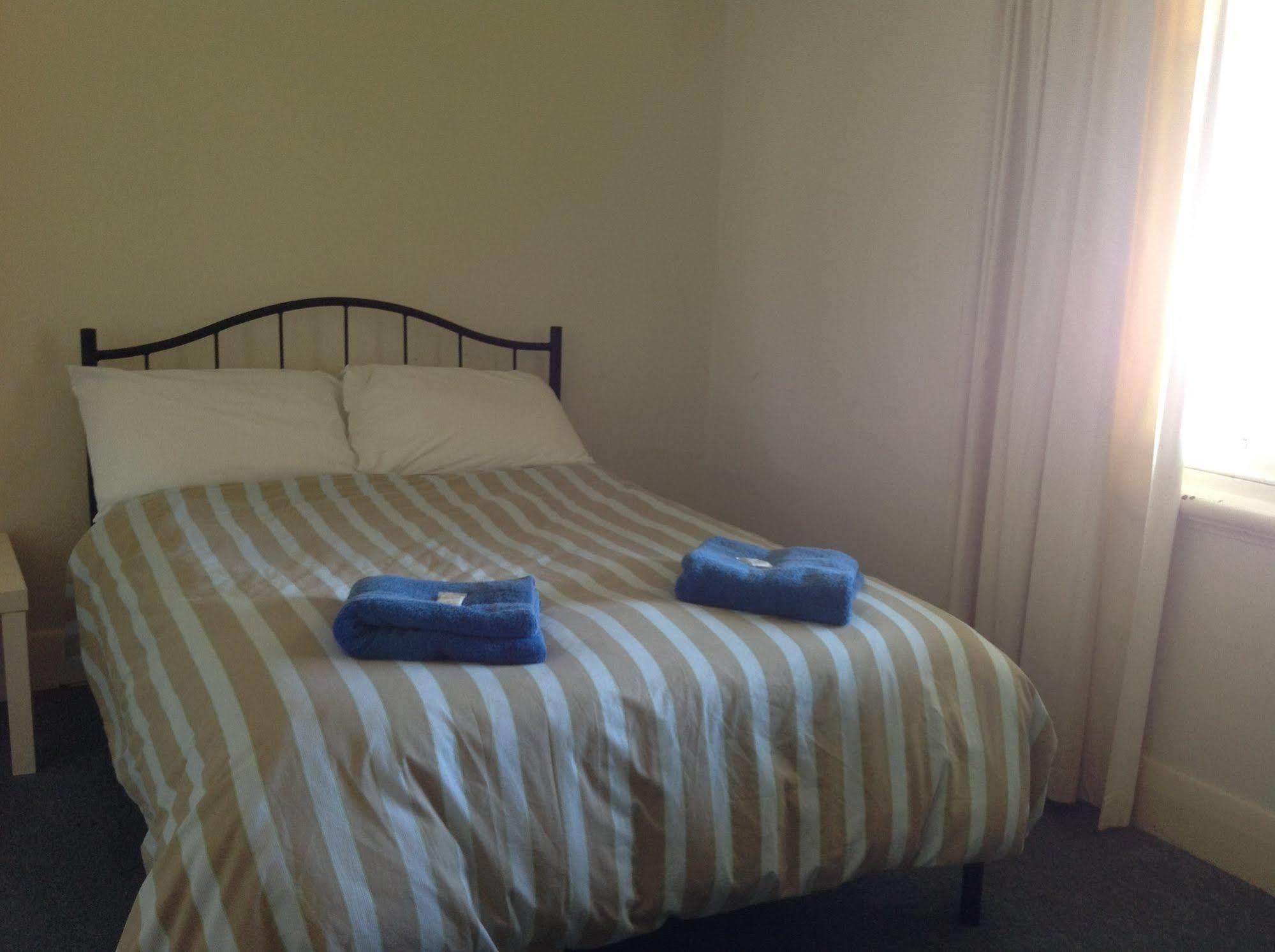 Crown Inn Hotel Kingston Se Екстер'єр фото